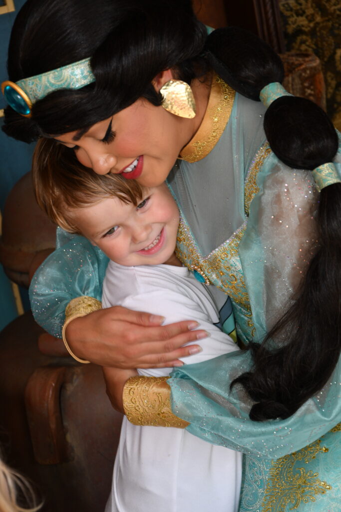 Jasmine meet and greet in Magic Kingdom, photos at Disney world with the Lee Crew