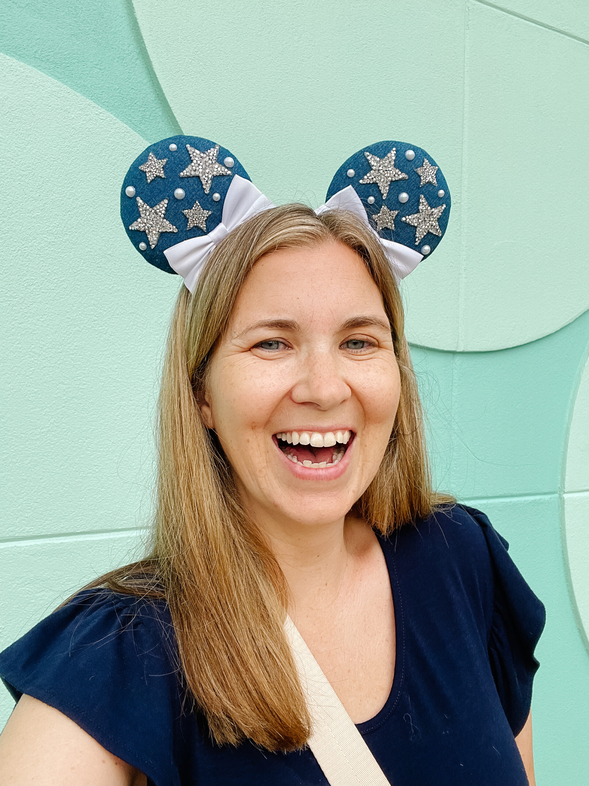 Neyssa Lee at Pop Century Resort helping you in planning a Disney World Vacation